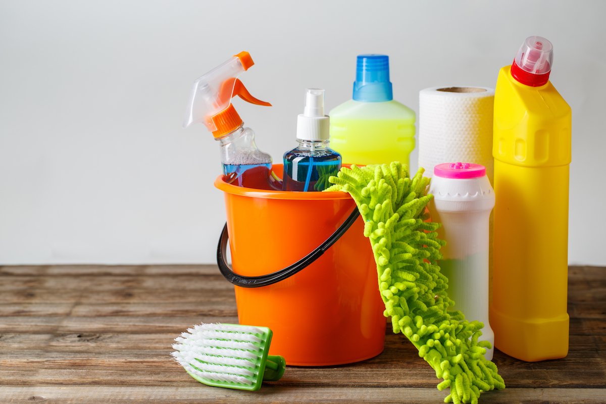 How to Reduce Chemical Odors from Cleaning Products Indoors?